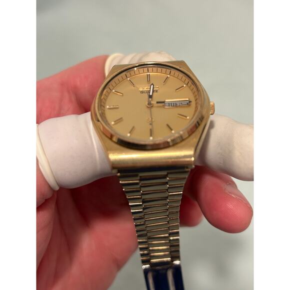 Vintage Men's Seiko SQ Gold Tone Day-Date Watch 7546-7089. Original Band. - Picture 9 of 10